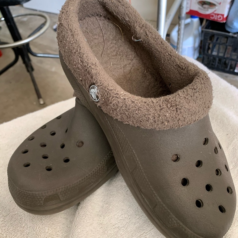 Crocs insulated shoes women 8 men 6